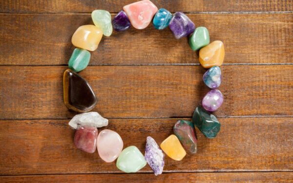 Pirmadienio akmenų vadovas (vasario 3 d.): Atraskite dvasinį augimą su šiomis kerinčiomis brangenybėmis—sužinokite, kuriuos zodiako ženklus jos šiandien įgalina!