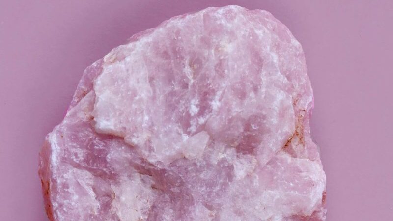 Penktadienio akmenų gidas (vasario 14 d.): Atskleiskite šio žavinčio brangakmenio galią, numatytą sustiprinti kosmines energijas jūsų zodiako ženklui!