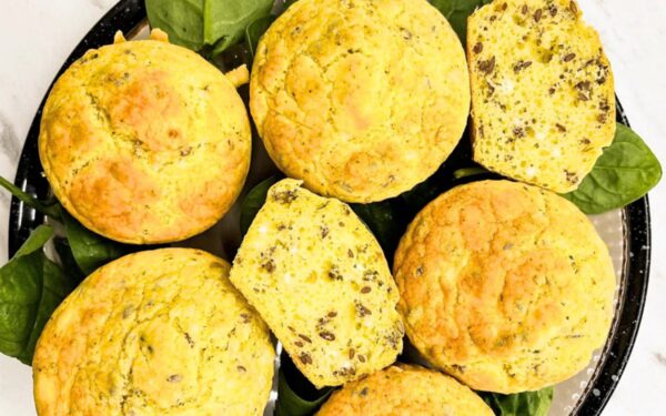 Pikantiško sūrio keksiukai (galima šaldyti)