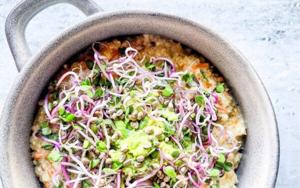 Avižinė pusryčių košė su daržovėmis