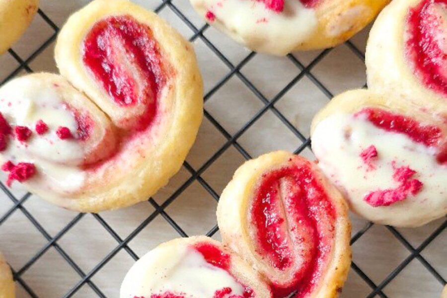 Greiti sluoksniuotos tešlos sausainiai širdelės