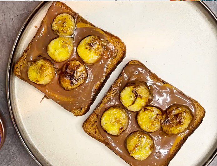 Skrebučiai su riešutų sviestu ir bananais
