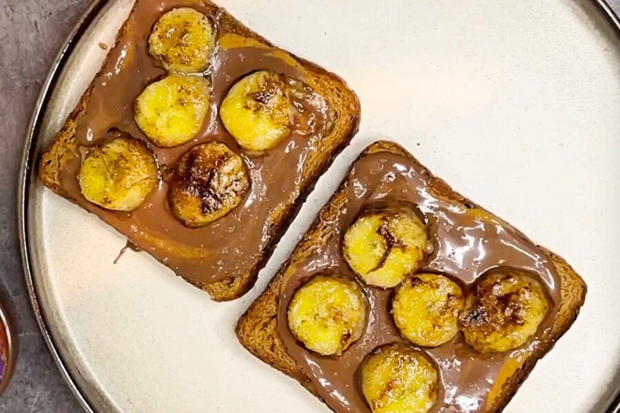 Skrebučiai su riešutų sviestu ir bananais