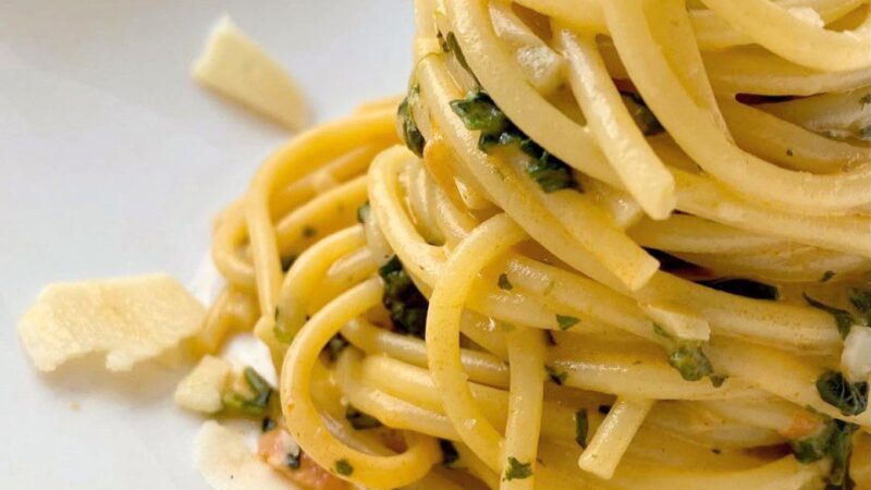 Makaronai su kreminiu maskarponės padažu ir špinatais