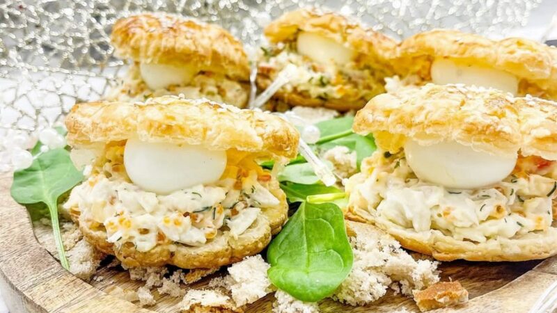 Sluoksniuotos tešlos pyragėliai su šventiniu įdaru