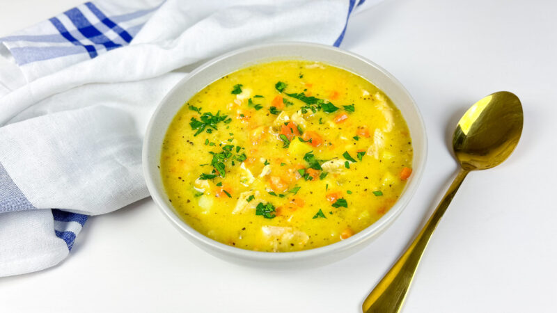 Tiršta daržovių sriuba su vištiena