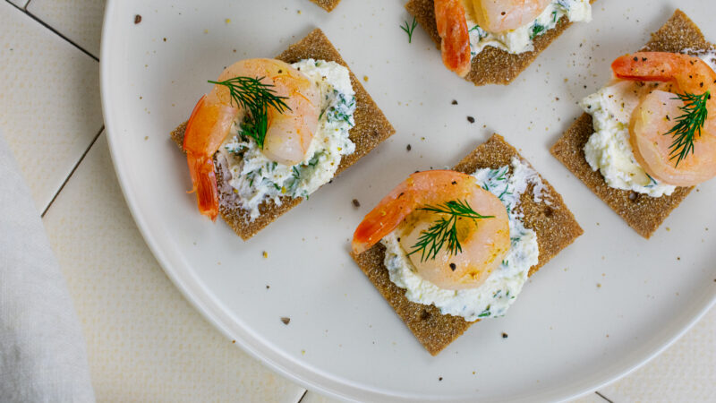 Užkandžių kąsneliai su kreminiu sūriu ir krevetėmis