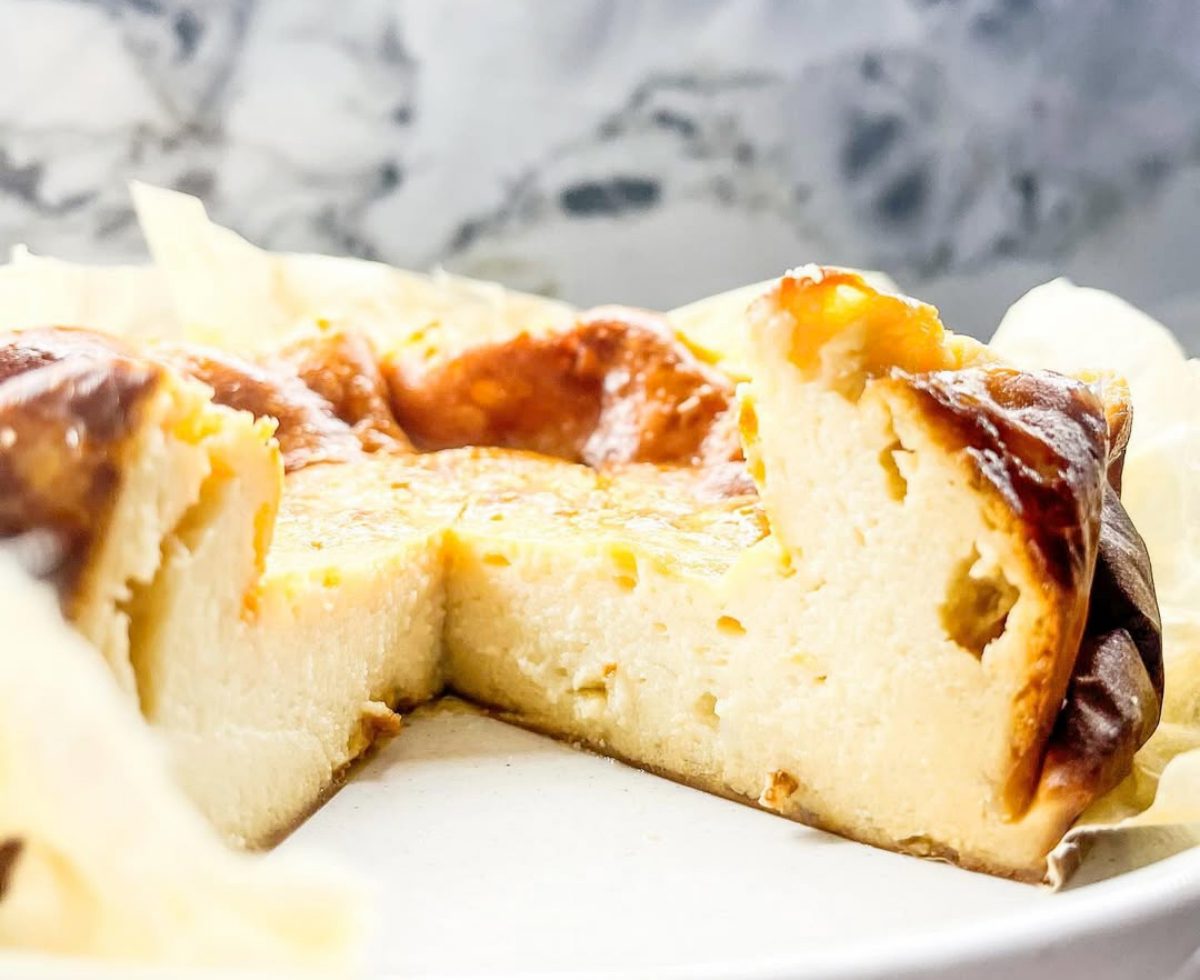 Penkių ingredientų varškės pyragas