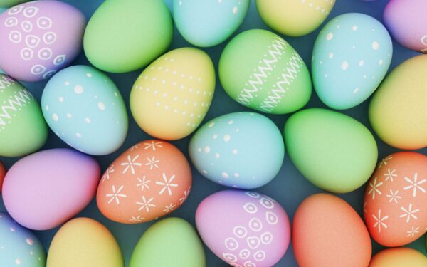 6 natūralūs velykinių margučių dažai iš namuose turimų ingredientų