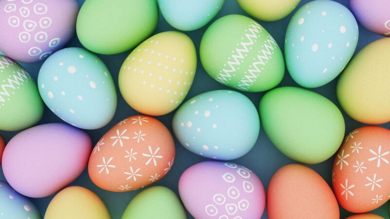 6 natūralūs velykinių margučių dažai iš namuose turimų ingredientų