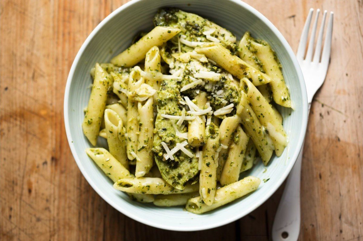 Makaronai su aštriu pesto padažu