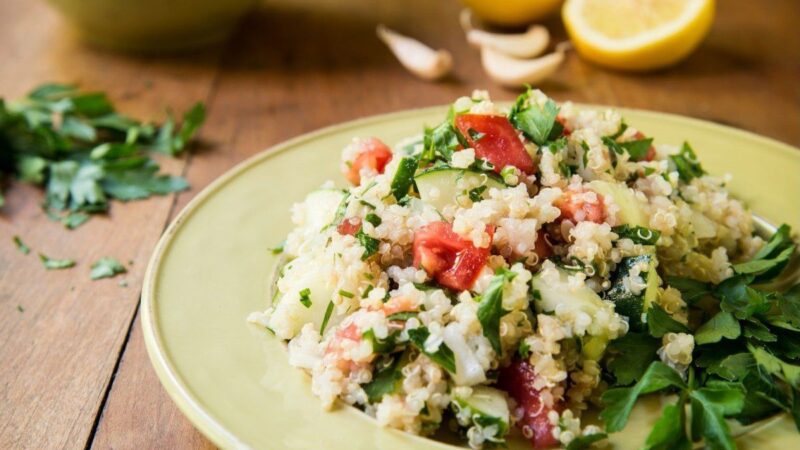 Bolivinių balandų salotos su daržovėmis