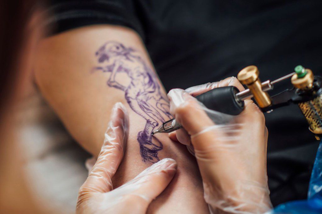 Kokia-zala-organizmui-kelia-tatuiruotes-granuliomos-ir-kitos-komplikacijos - Laikas.lt Kokią žalą organizmui kelia tatuiruotės? Granuliomos ir kitos komplikacijos