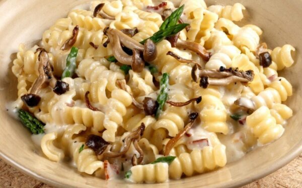 Makaronai su smidrais ir grybais