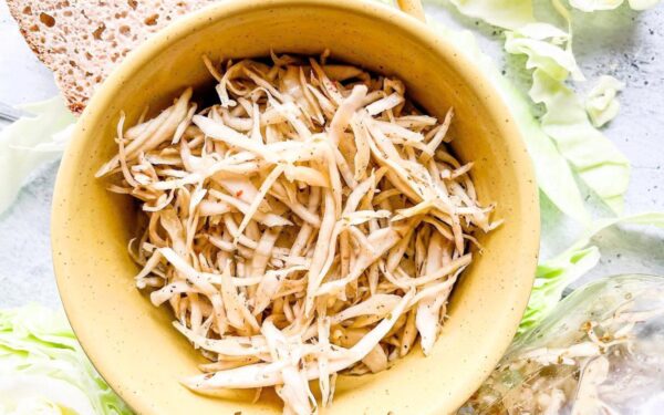 Greitai marinuotų kopūstų salotos