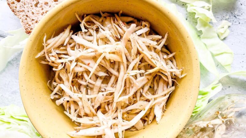 Greitai marinuotų kopūstų salotos