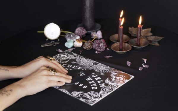 Pirmadienio horoskopas (kovo 10 d.): Vienas zodiako ženklas atras netikėtus kelius į sėkmę!