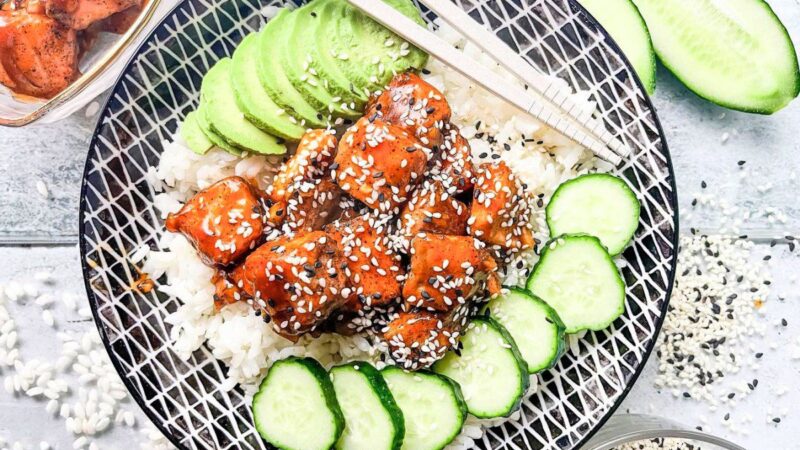 Azijietiški lašišos kąsneliai karšto oro gruzdintuvėje