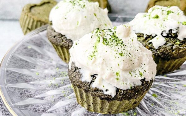 Matcha arbatos keksiukai su sūrio kremu