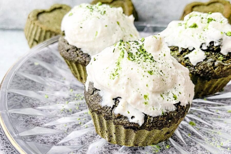 Matcha arbatos keksiukai su sūrio kremu