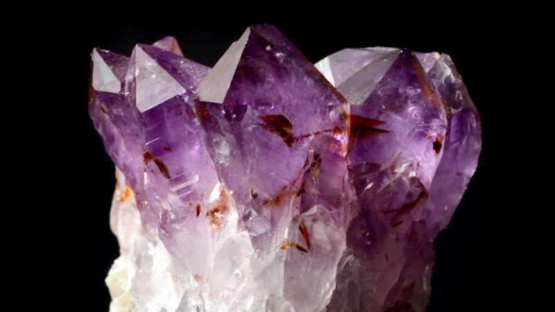 Pirmadienio Akmenų Gidas (kovo 10 d.): Sužinokite, kuris brangakmenis šiandien atneša gausą ir klestėjimą jūsų Zodiako ženklui!