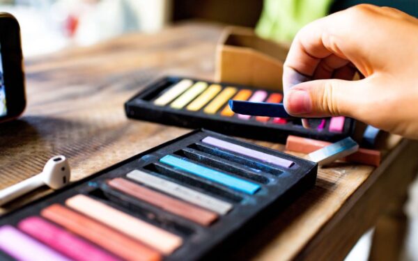 Trečiadienio spalvų vadovas (kovo 19 d.): atskleiskite mistinius atspalvius, kurie šiandien suderins daugumą zodiako ženklų su kosminėmis energijomis!