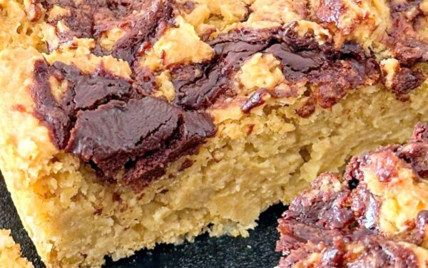 Avinžirnių ir riešutų sviesto pyragas