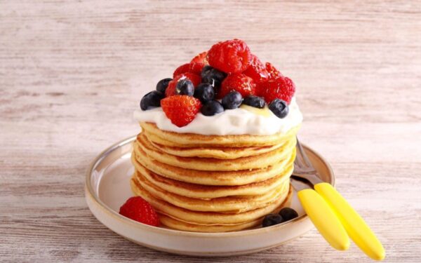 Avižiniai blynai su graikišku jogurtu