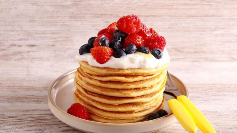 Avižiniai blynai su graikišku jogurtu