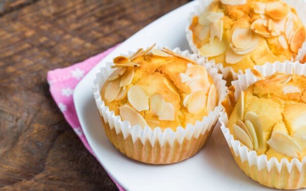 Baltymų kupini keksiukai su riešutais