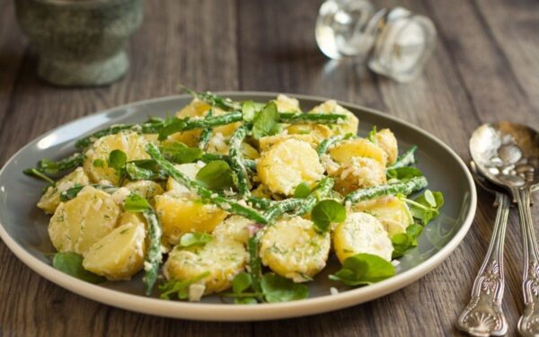 Bulvių salotos su žaliaisiais žirneliais