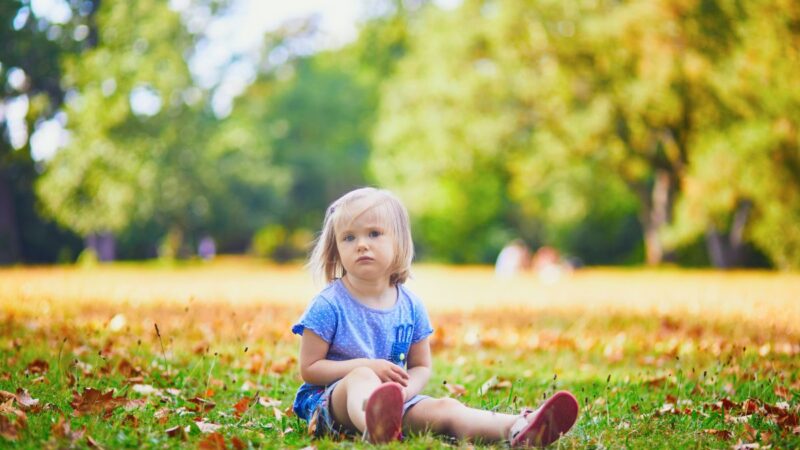 Kada po žiemos galima sėdėti ant žemės? Pataria neskubėti