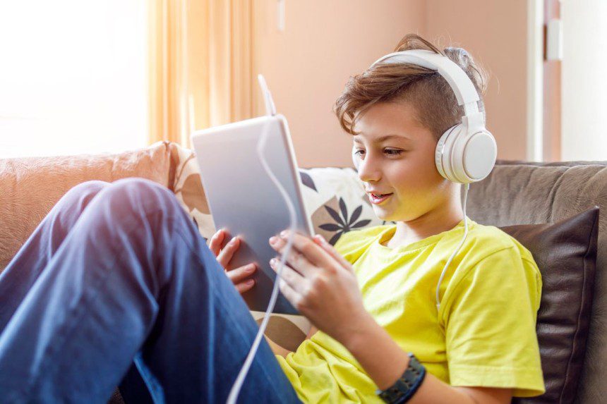 Kaip apsaugoti savo vaikus nuo gyvybei pavojingų žaidimų ir iššūkių internete.