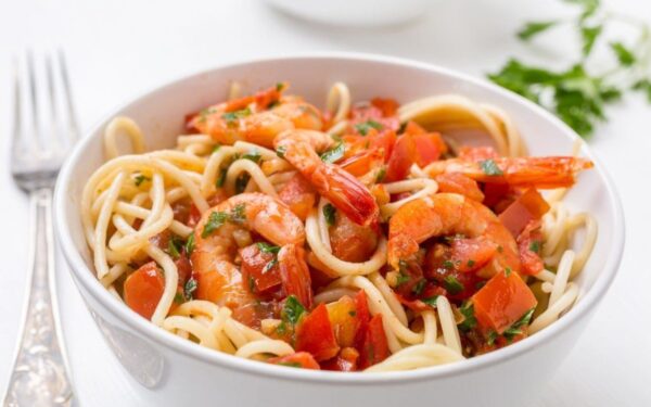 Makaronai su krevetėmis ir čili pipirais