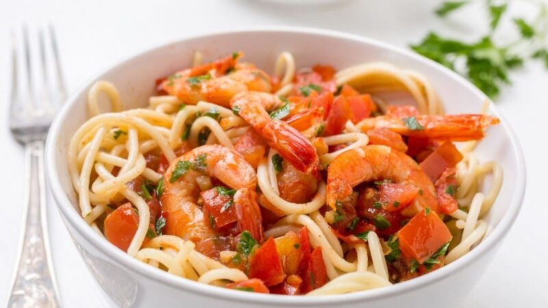 Makaronai su krevetėmis ir čili pipirais