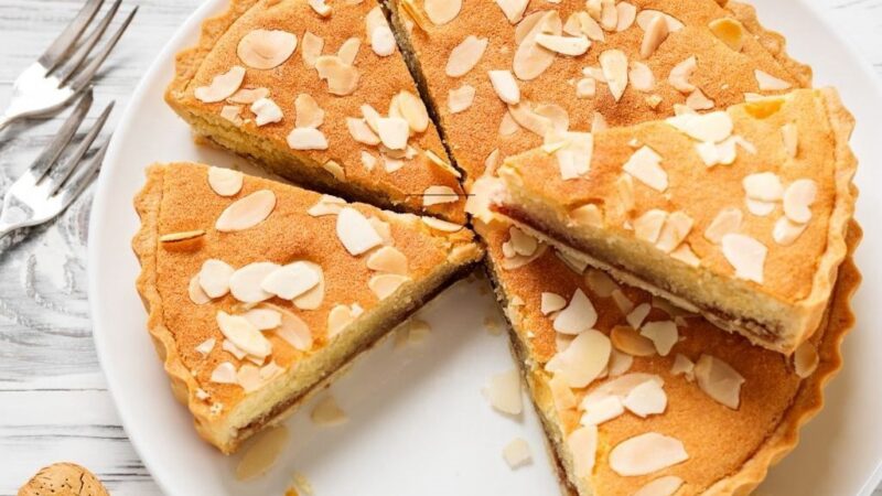 Migdolinė tartaletė su aviečių sluoksniu