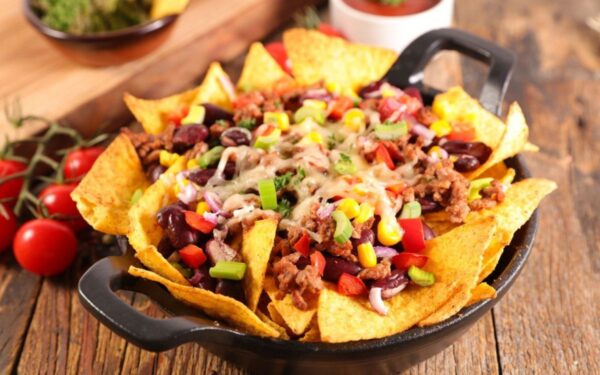 Načos su malta mėsa ir pupelėmis- tobulas užkandis savaitgalį