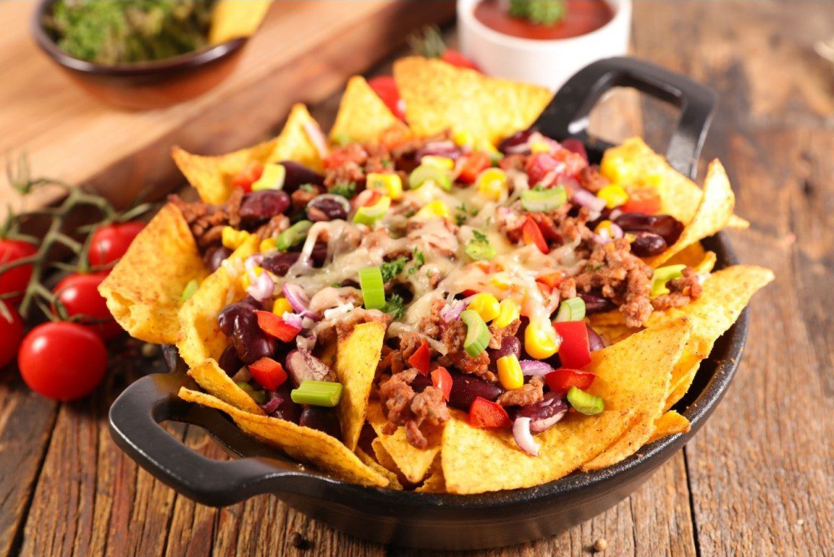 Načos su malta mėsa ir pupelėmis- tobulas užkandis savaitgalį