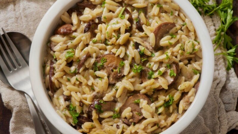 Orzo makaronai su grybais ir porais