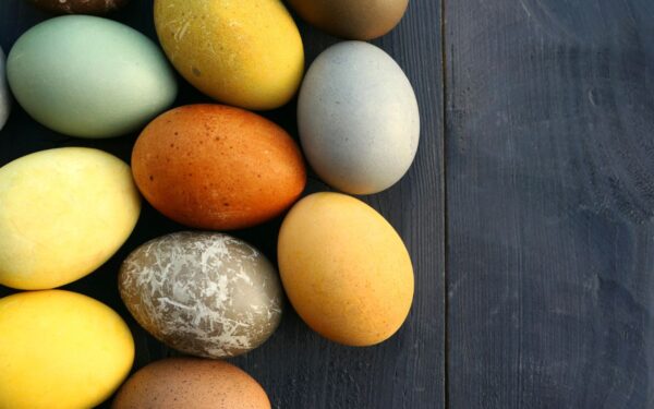 Pamiršote nusipirkti dažų margučiams? Ne bėda, šie produktai namuose ištaisys situaciją