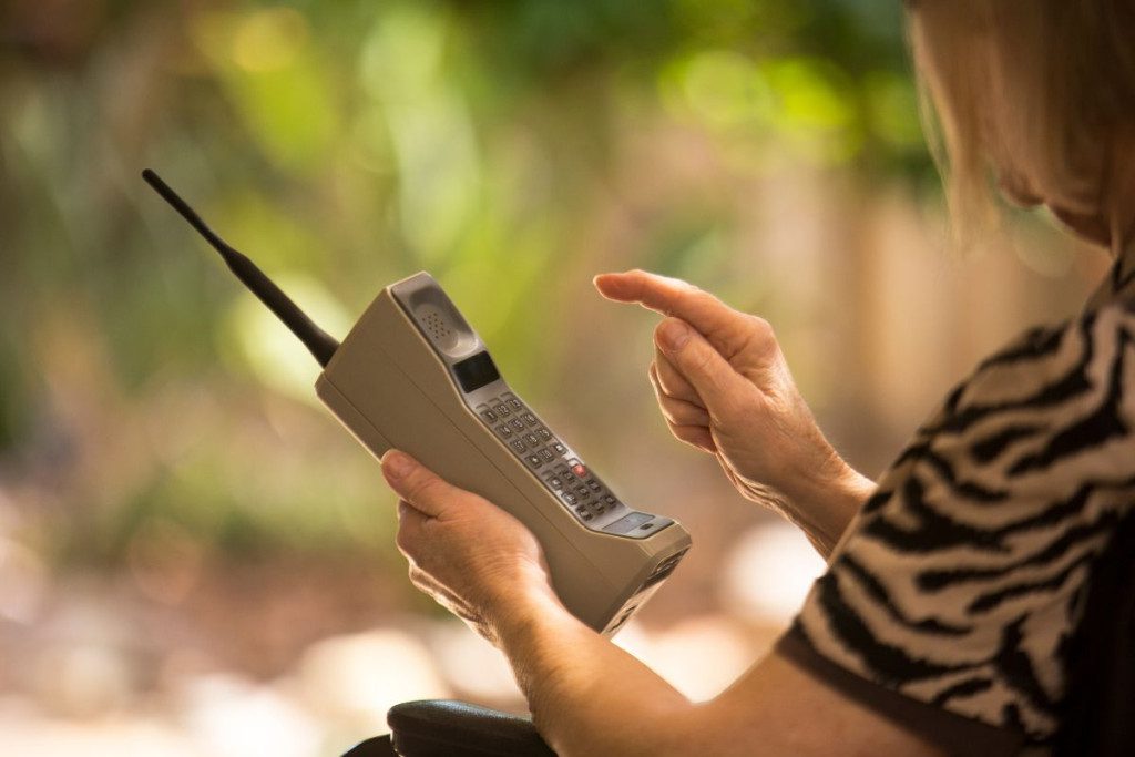 Ar žinote kas buvo pirmasis mobiliųjų telefonų gamintojas pasaulyje? Pirmasis mobilusisi telefonas