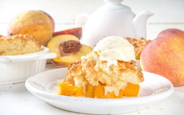 Persikų pyragas – tobulas su ledais