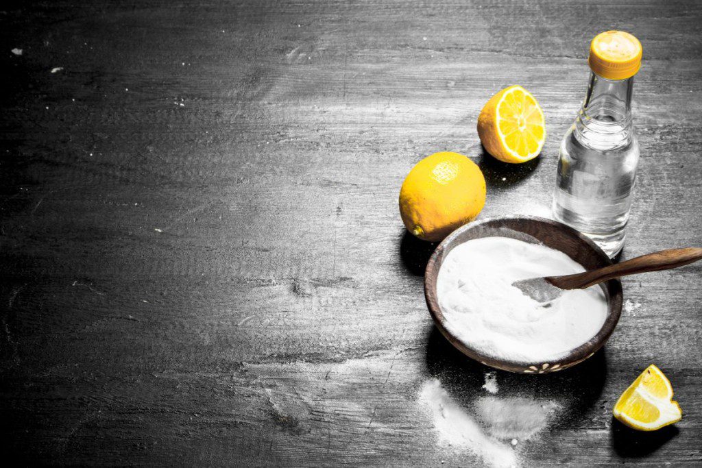 Priemonė piktžolėms vos iš dviejų ingredientų. Kepimo soda ir actas