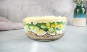 Sluoksniuotos tuno salotos Velykoms