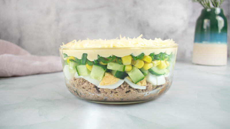 Sluoksniuotos tuno salotos Velykoms