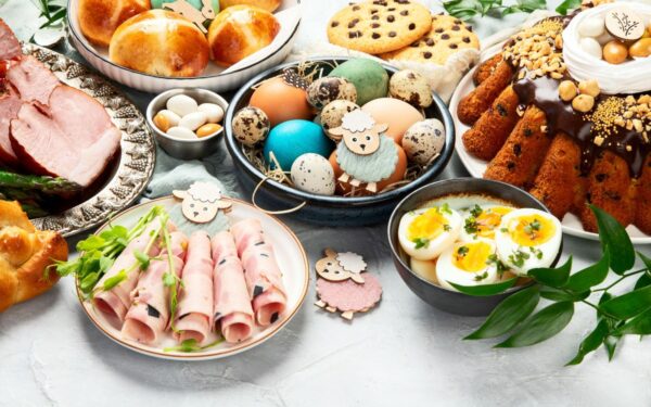 Velykų šventė: kaip apskaičiuoti maisto kiekį svečiams?