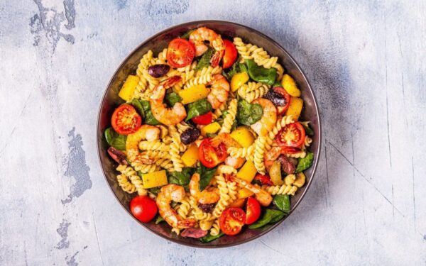 Vieno puodo makaronai su krevetėmis ir špinatais