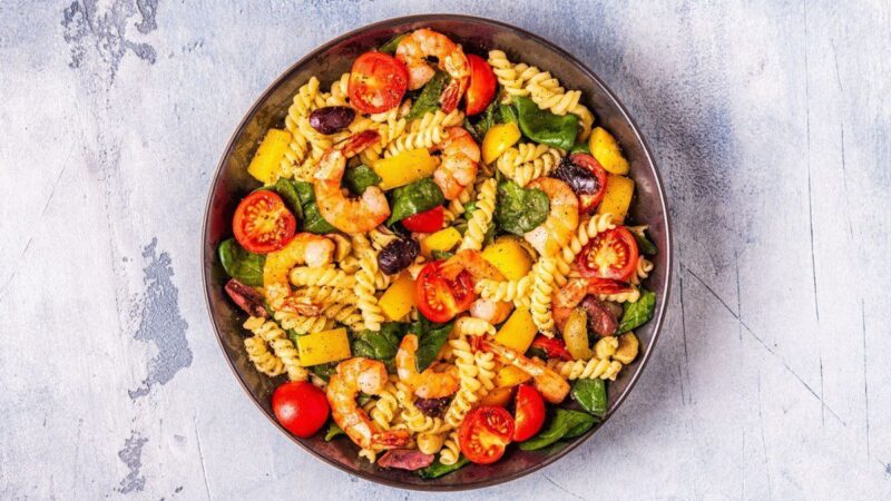 Vieno puodo makaronai su krevetėmis ir špinatais