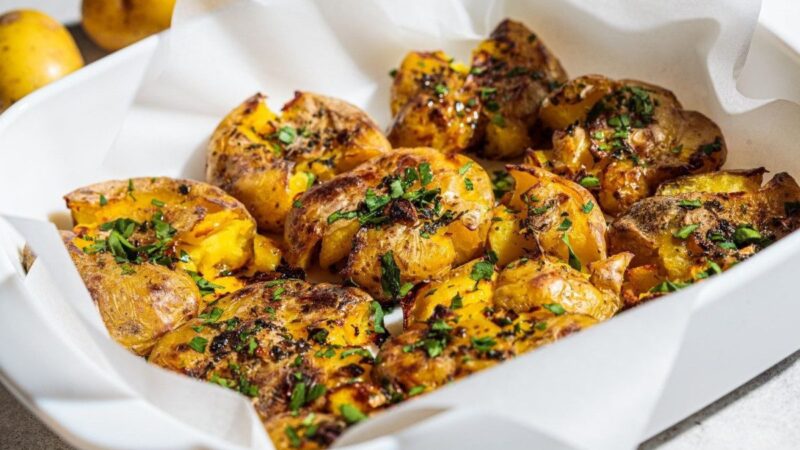 Česnakinės traiškytos bulvytės