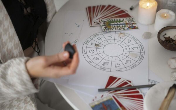 Sekmadienio astrologiniai įvykiai (2025 m. balandžio 13 d.): Pilnatis ir Veneros-Plutono trinas atveria transformacinę galią jūsų Zodiako ženklui—Ar esate pasiruošę giluminiam pokyčiui?